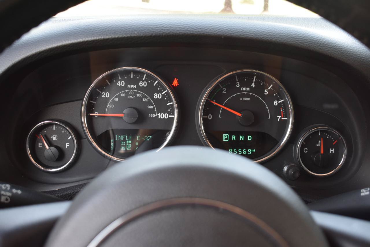 Used 2014 Jeep Wrangler Unlimited Rubicon w/ Connectivity Group AWD/4WD image 26