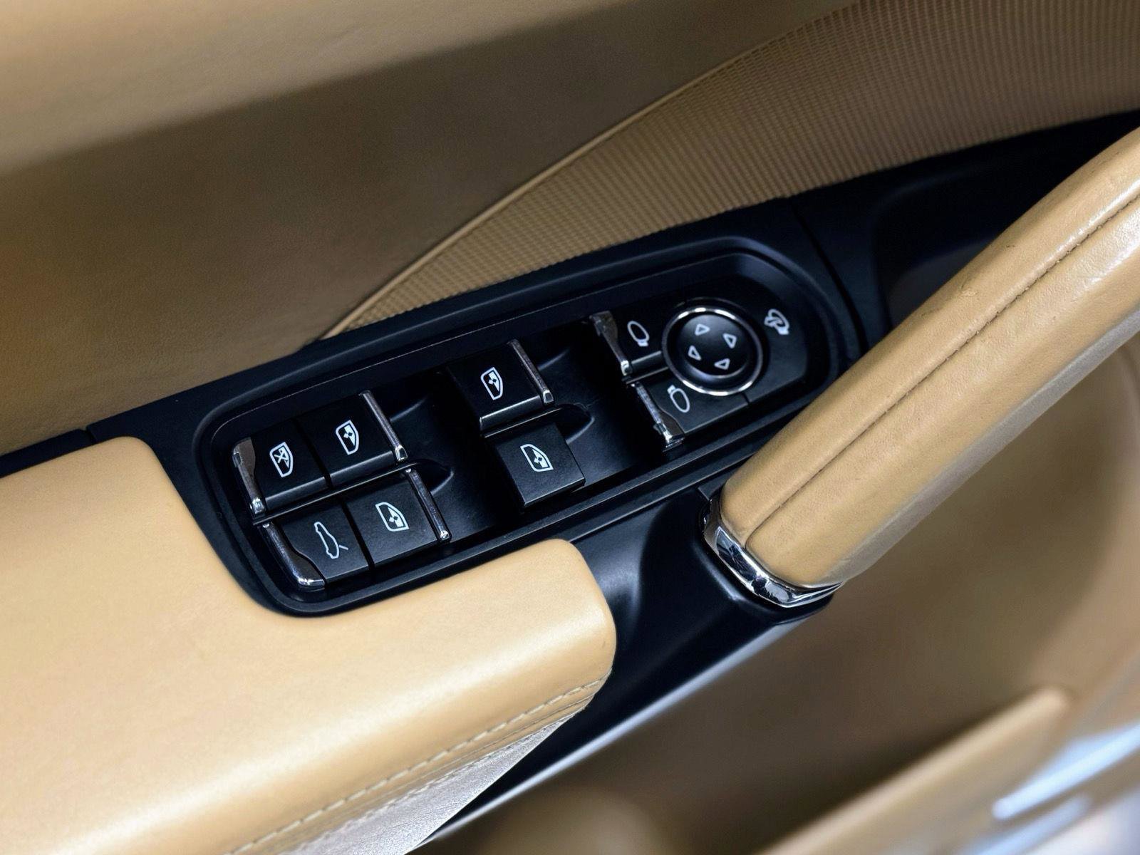 Used 2014 Porsche Cayenne GTS image 13