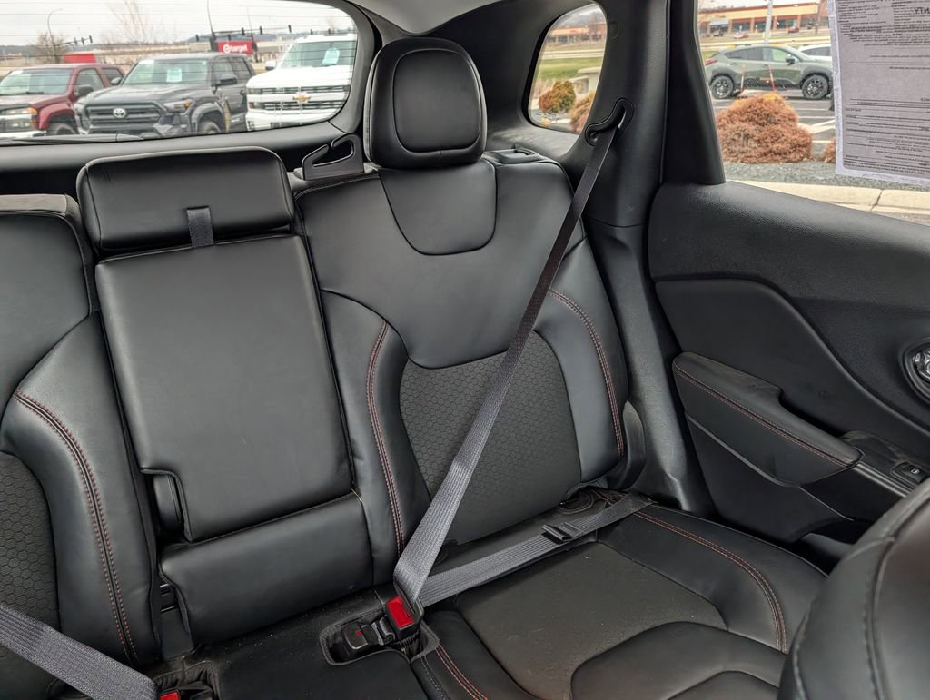 Used 2022 Jeep Cherokee Trailhawk w/ Comfort/Convenience Group image 14