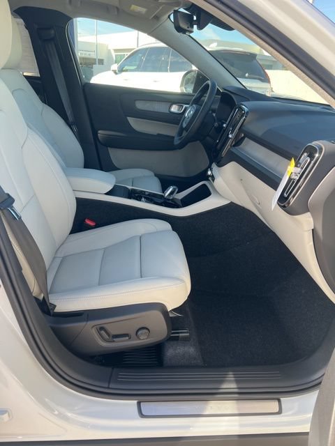 New 2026 Volvo XC40 B5 Plus w/ Protection Package Premier AWD/4WD image 31