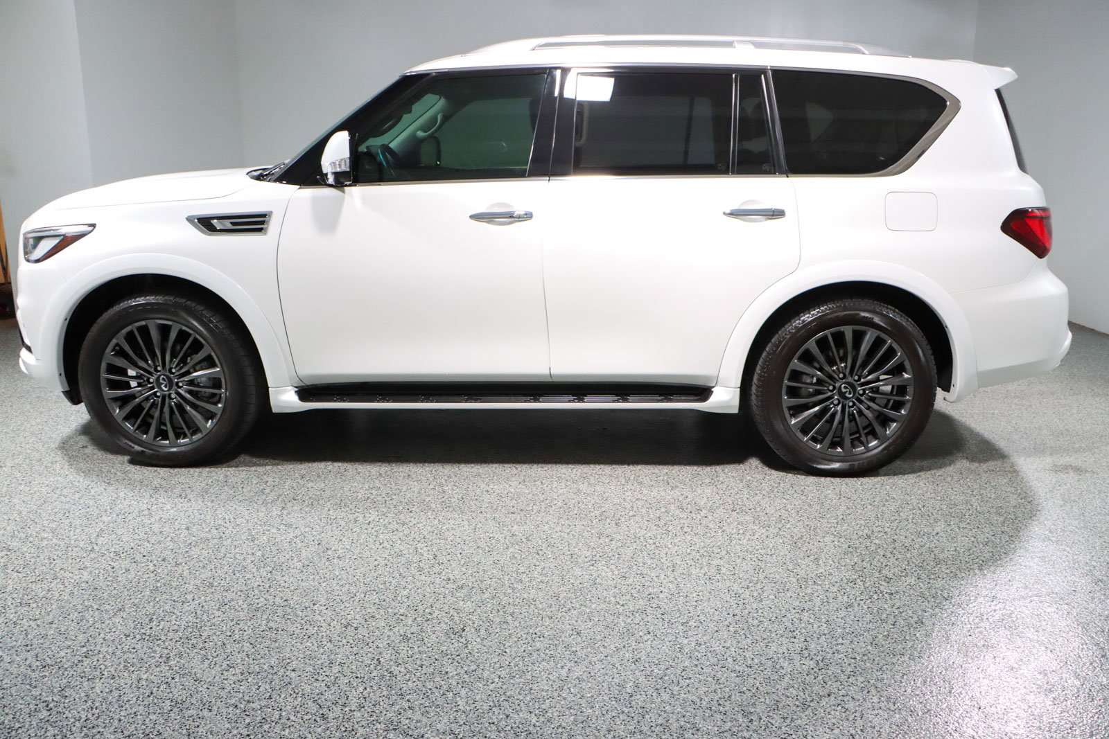 Used 2024 INFINITI QX80 Luxe w/ Cargo Package image 10