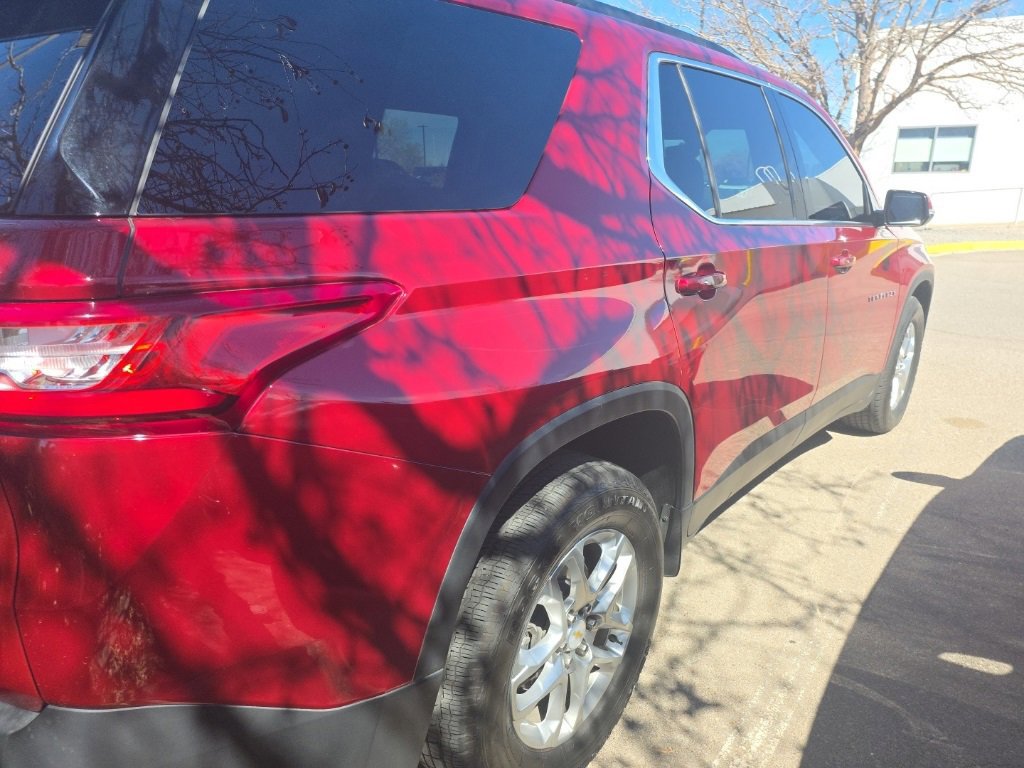 Used 2019 Chevrolet Traverse LT image 3