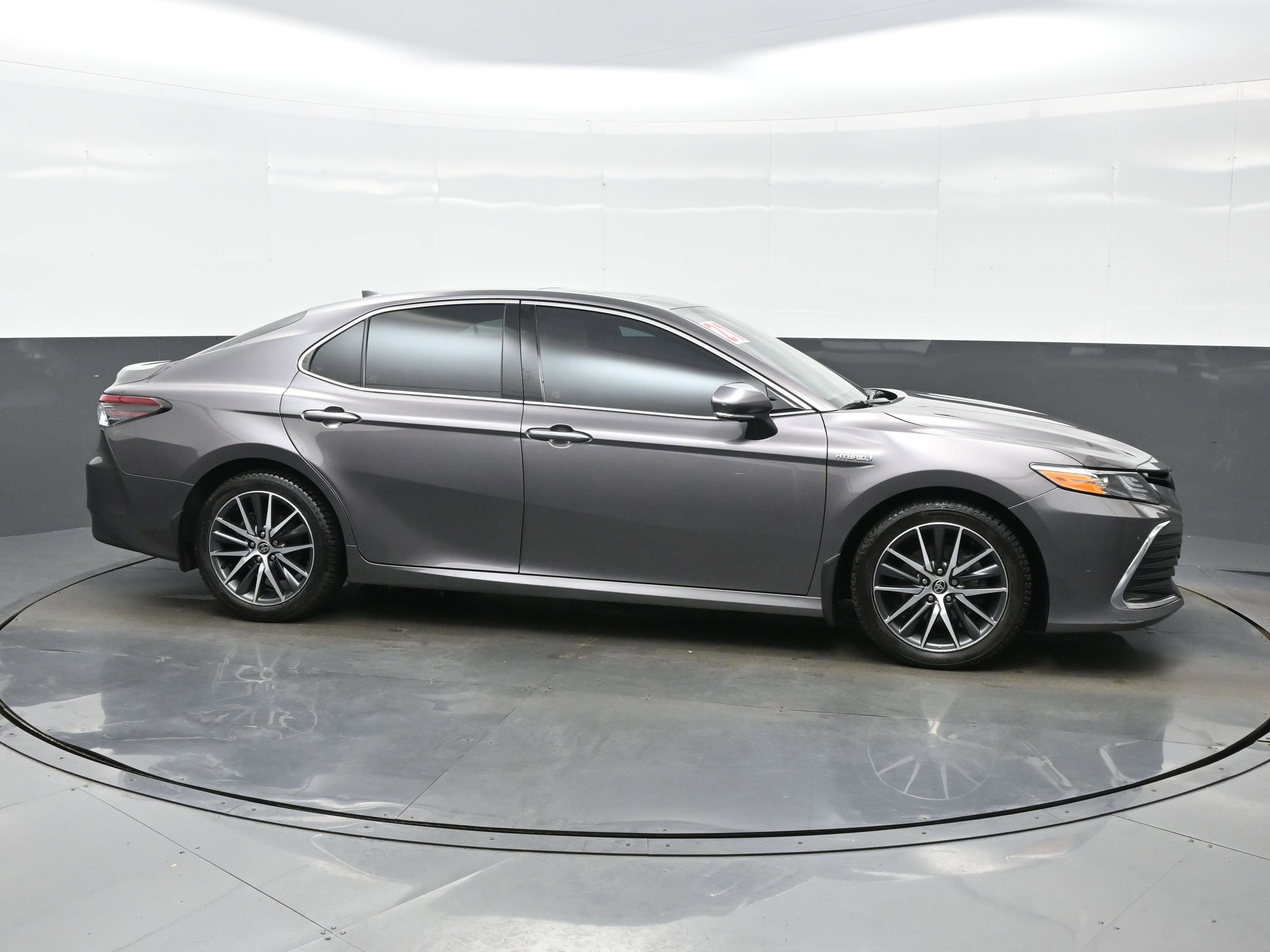 Used 2021 Toyota Camry XLE w/ Navigation Upgrade Package FWD image 7