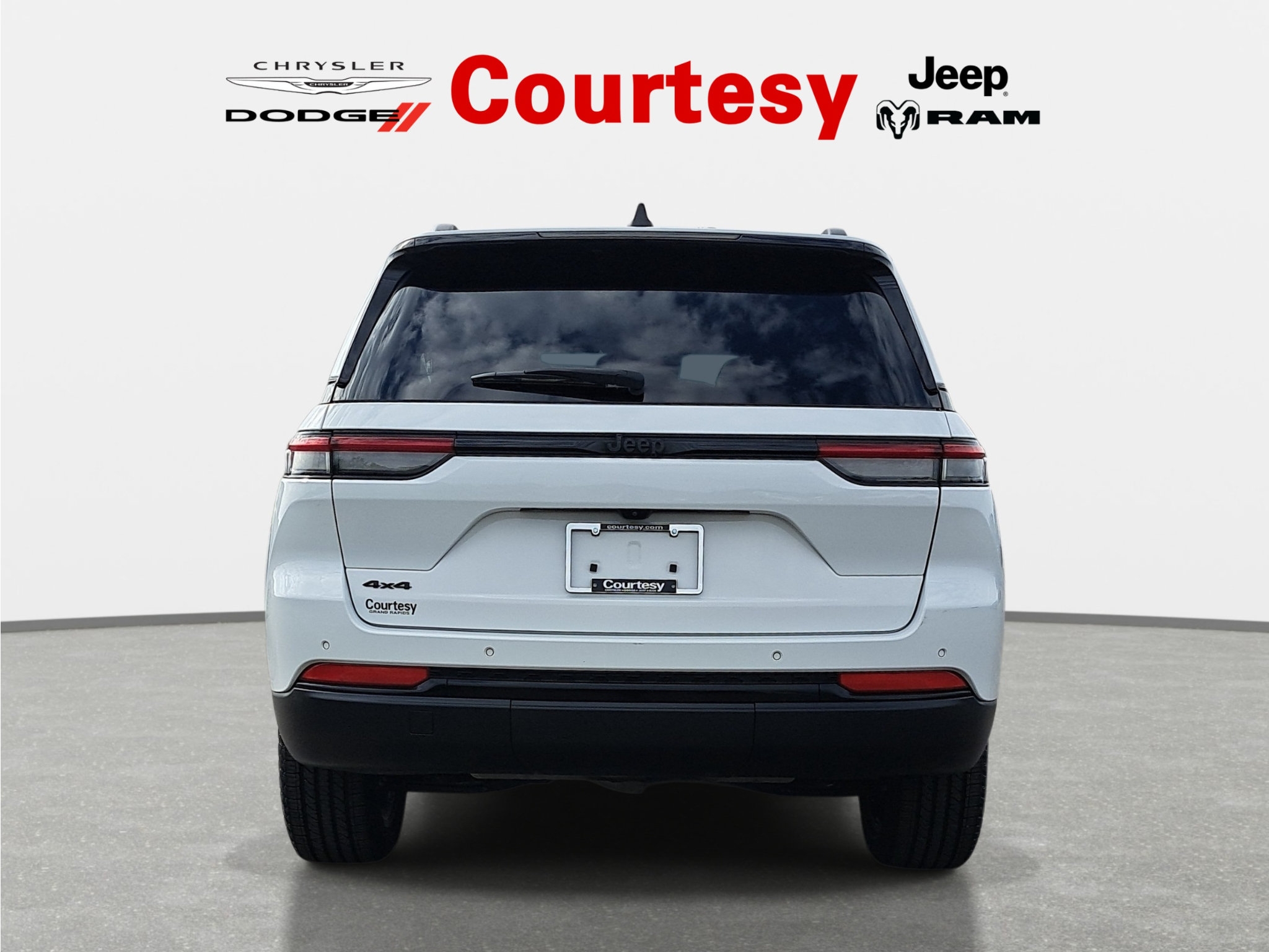 Certified 2024 Jeep Grand Cherokee Altitude AWD/4WD image 4