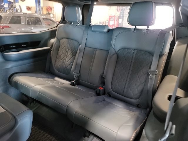Used 2022 Jeep Grand Wagoneer Series III w/ HD Trailer Tow Package AWD/4WD image 12