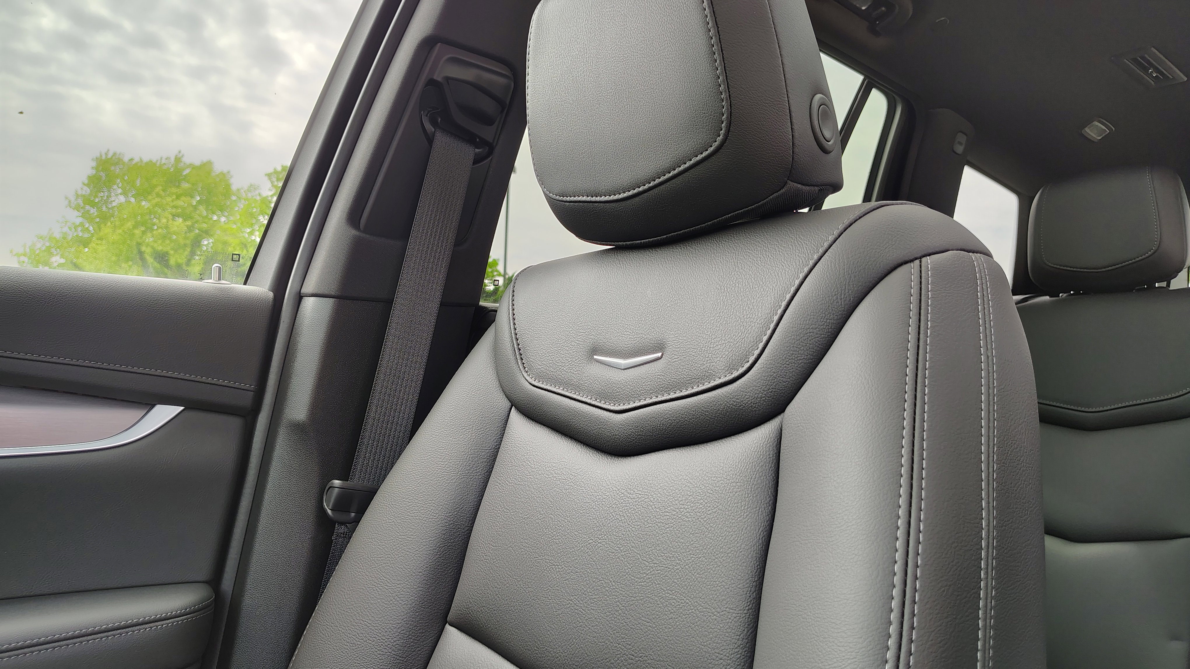 New 2025 Cadillac XT6 Luxury image 30