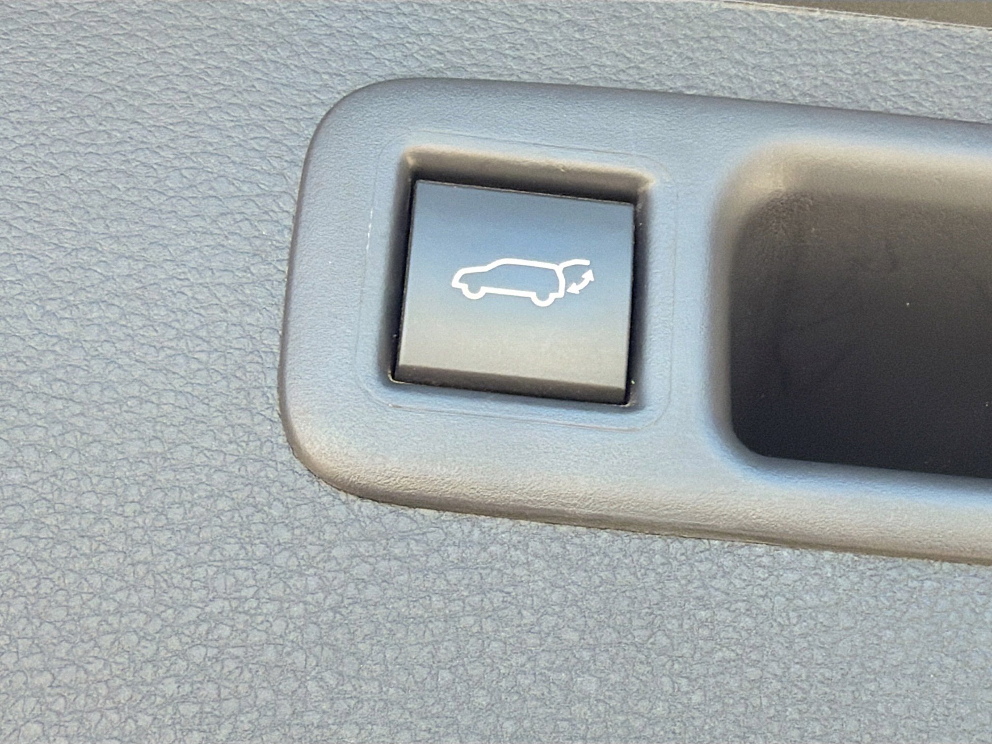 Used 2024 Toyota Highlander LE image 13