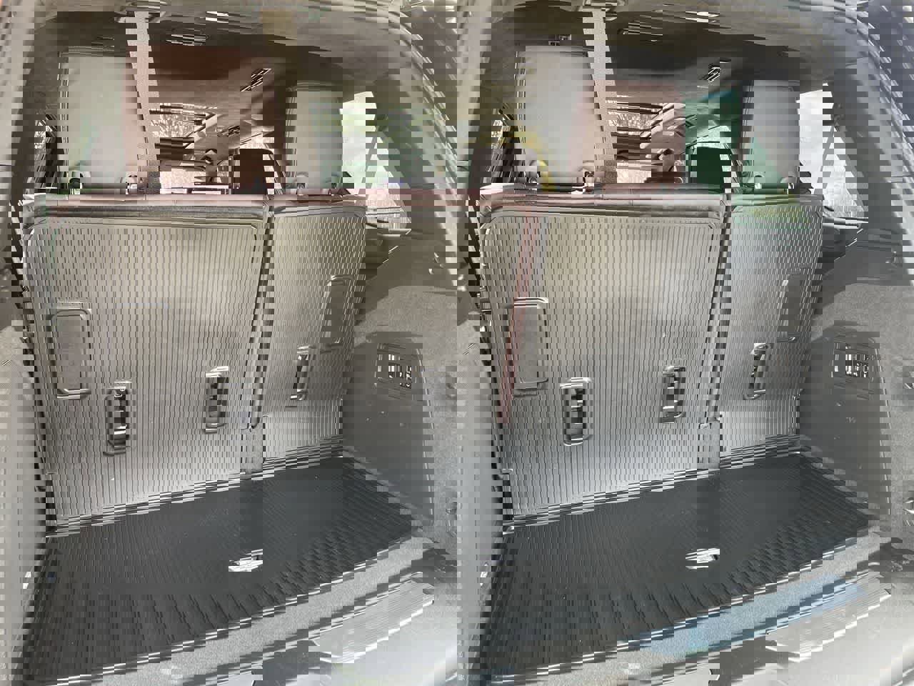 Used 2024 Cadillac Escalade V w/ Heavy-Duty Trailer Package image 17