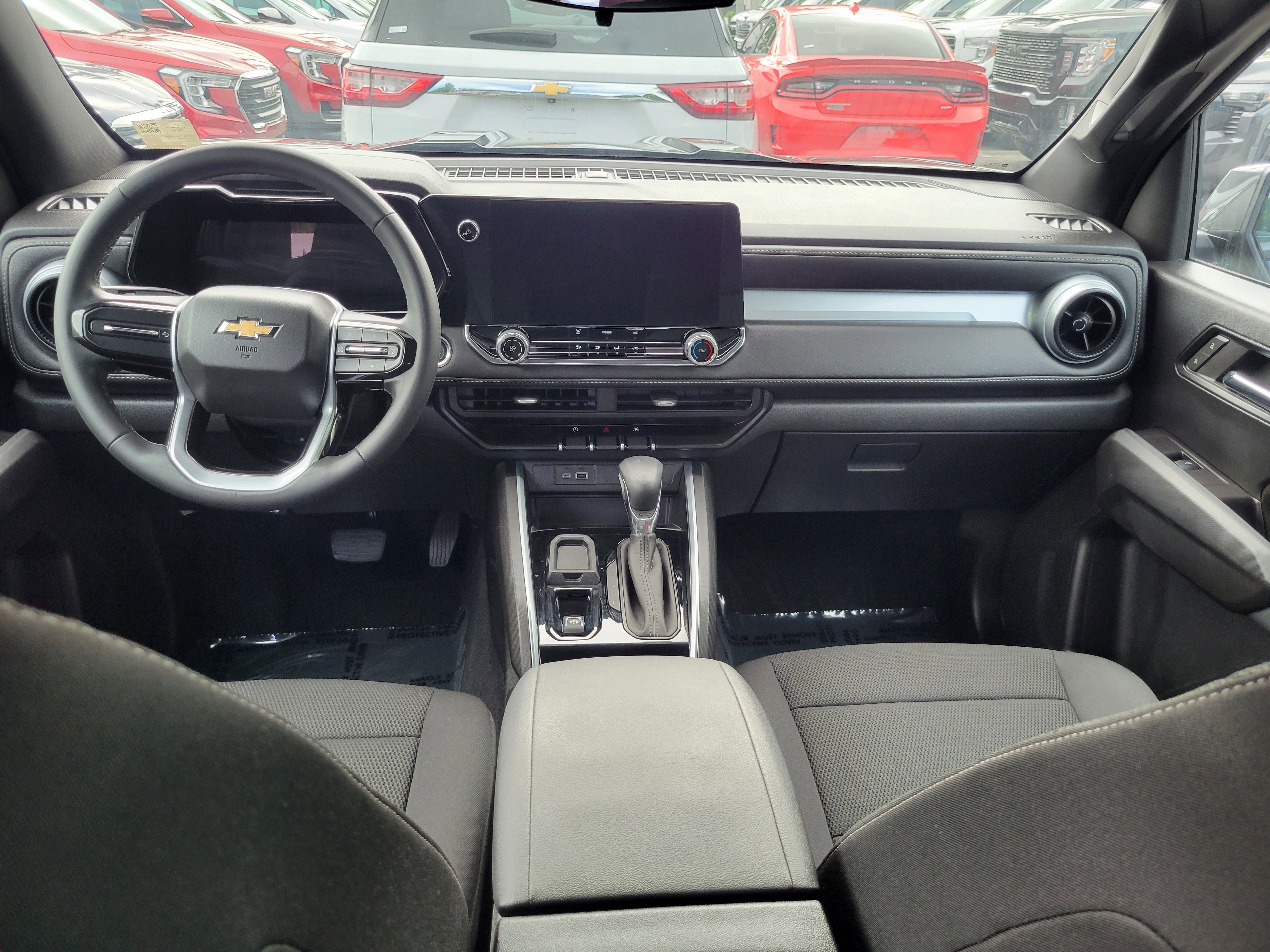 Used 2024 Chevrolet Colorado LT image 16