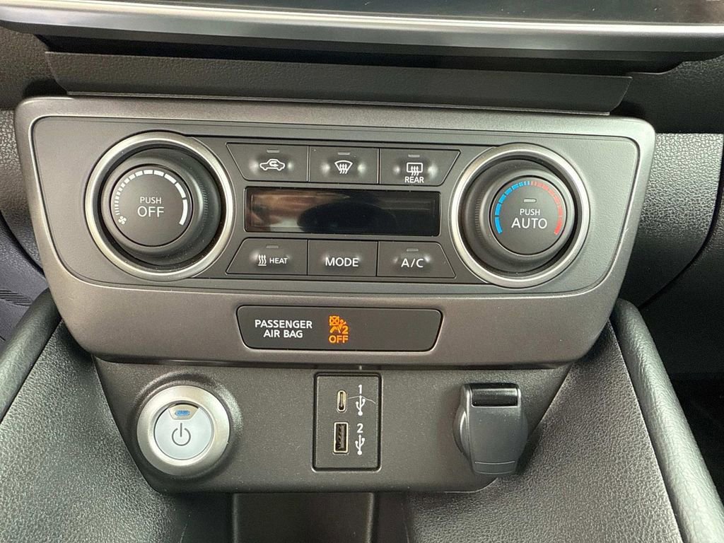 Used 2025 Nissan Leaf S image 21