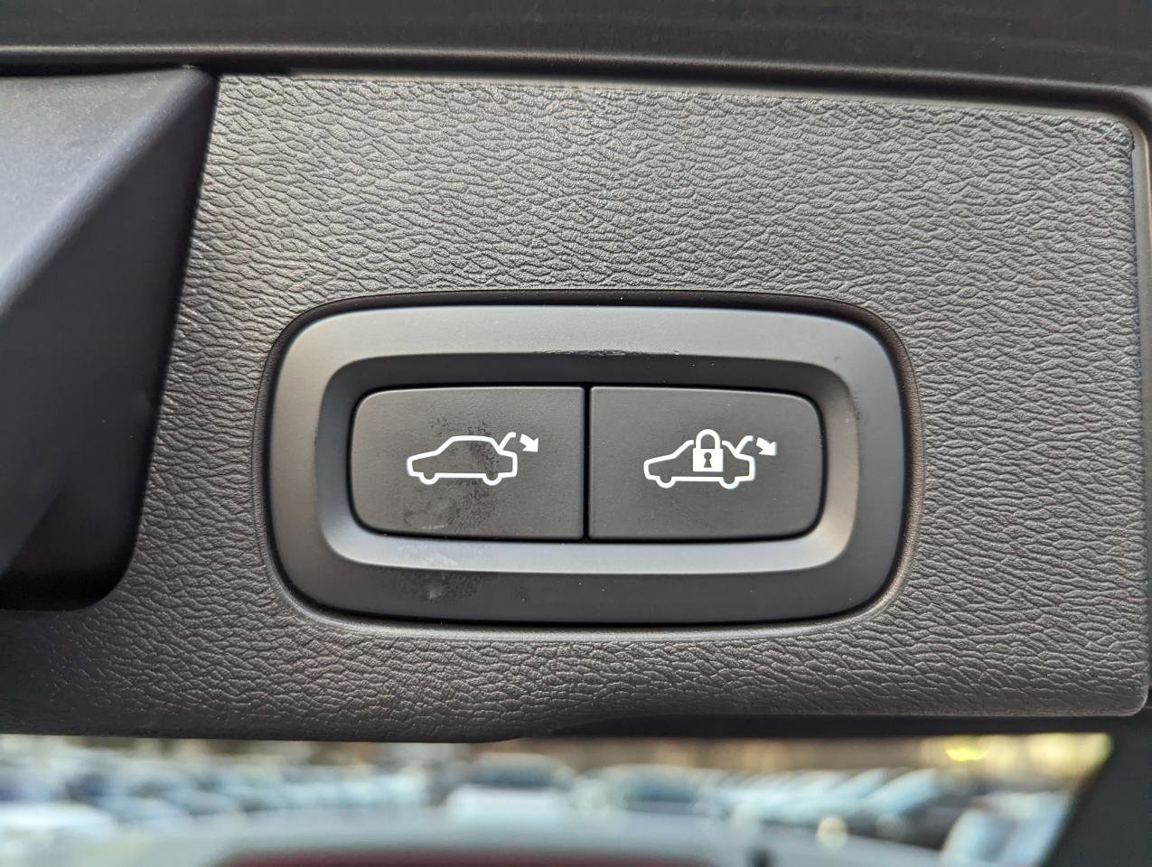 Used 2022 Volvo XC60 B5 R-Design w/ Advanced Package image 47