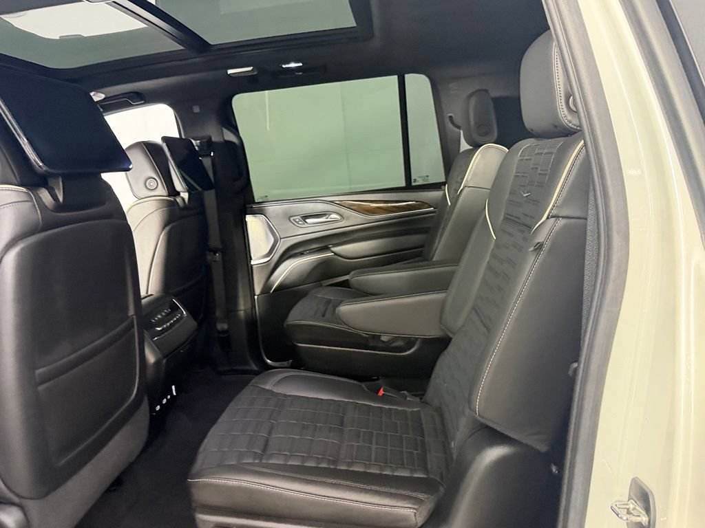 Used 2024 Cadillac Escalade ESV Sport Platinum w/ LPO, ONYX Package AWD/4WD image 24
