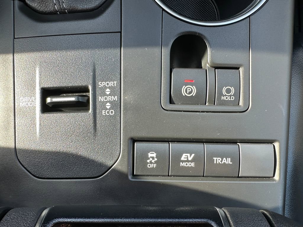 Used 2022 Toyota Highlander XLE image 22