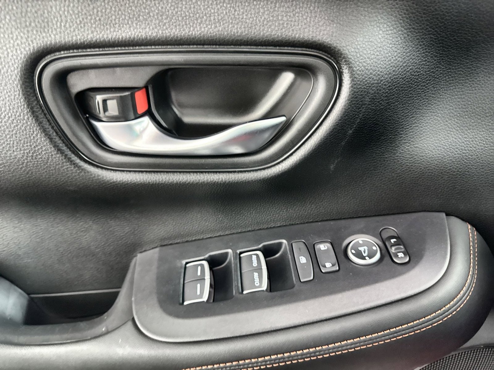 Used 2025 Honda HR-V Sport image 15