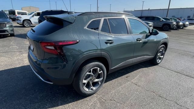 New 2026 Chevrolet Trax LT w/ Sunroof Package FWD image 2