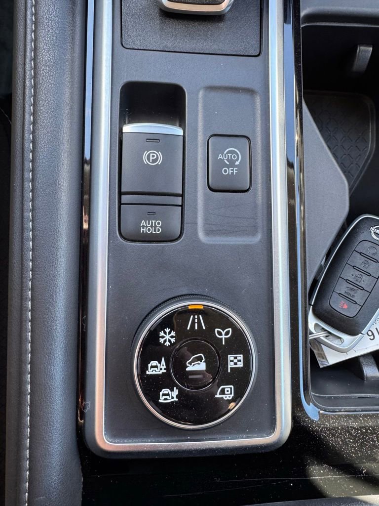 Used 2025 Nissan Pathfinder SL image 25