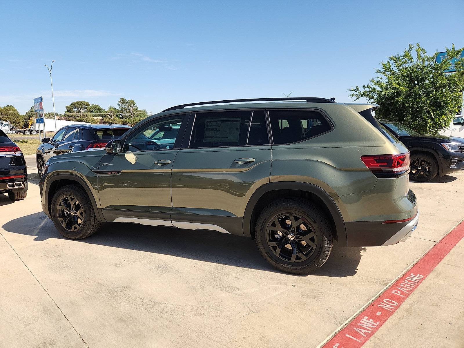 New 2026 Volkswagen Atlas Peak Edition AWD/4WD image 4