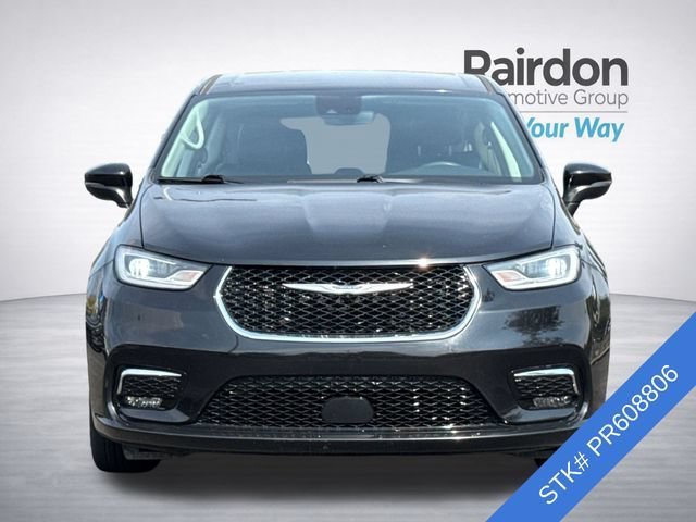 Used 2023 Chrysler Pacifica Touring-L FWD image 3