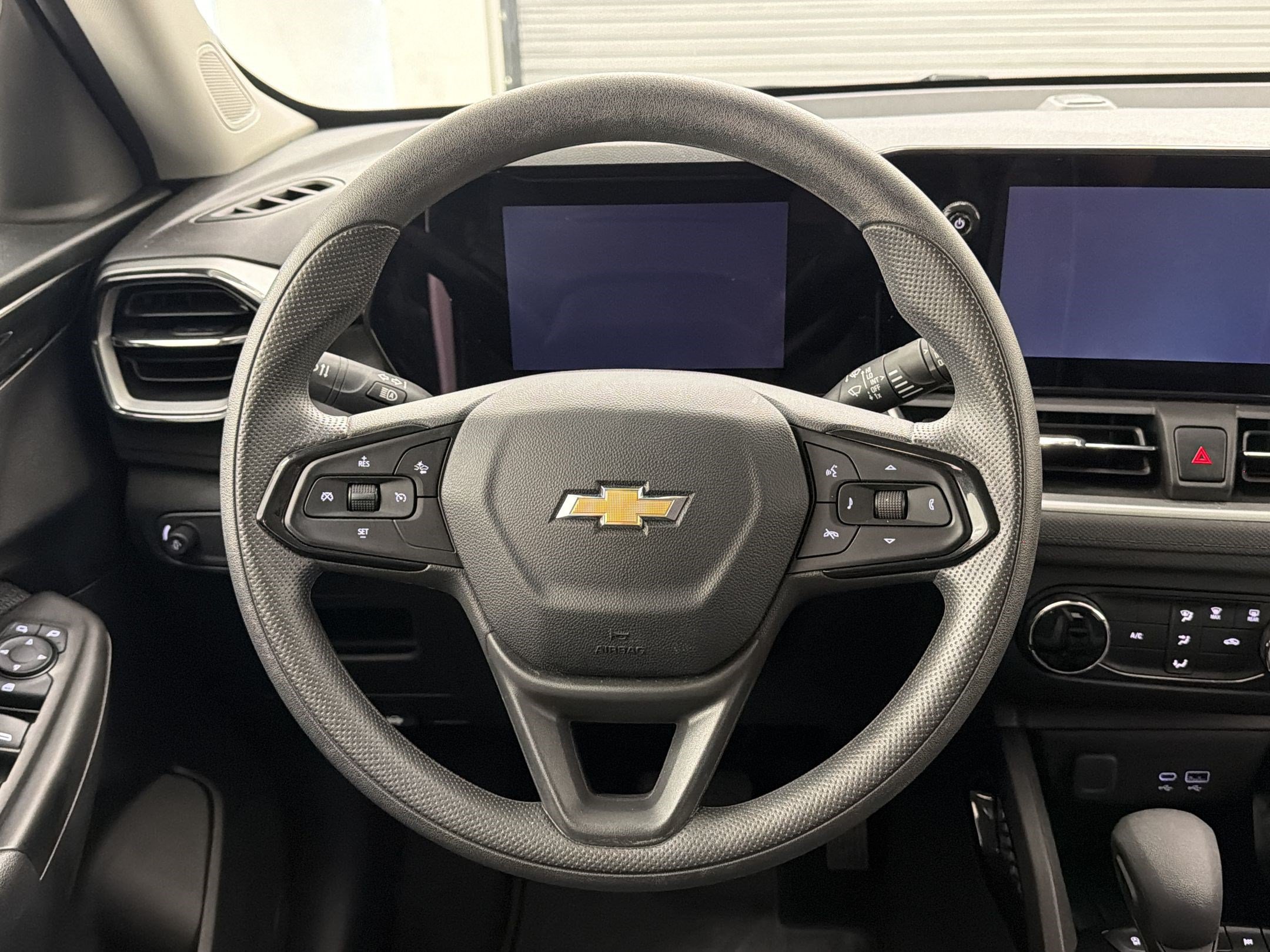 Used 2025 Chevrolet TrailBlazer LS w/ LS Convenience Package AWD/4WD image 11