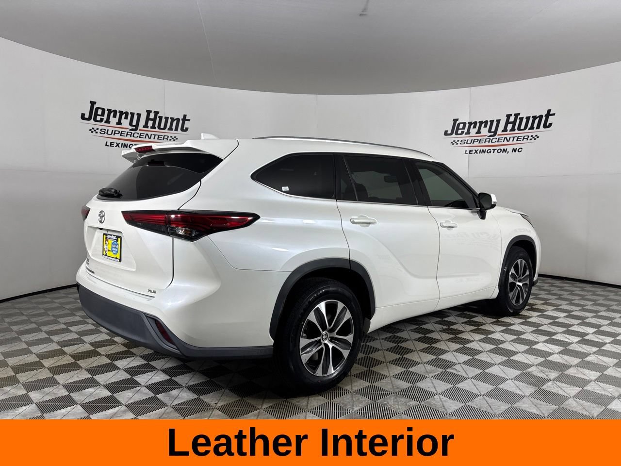 Used 2021 Toyota Highlander XLE FWD image 6