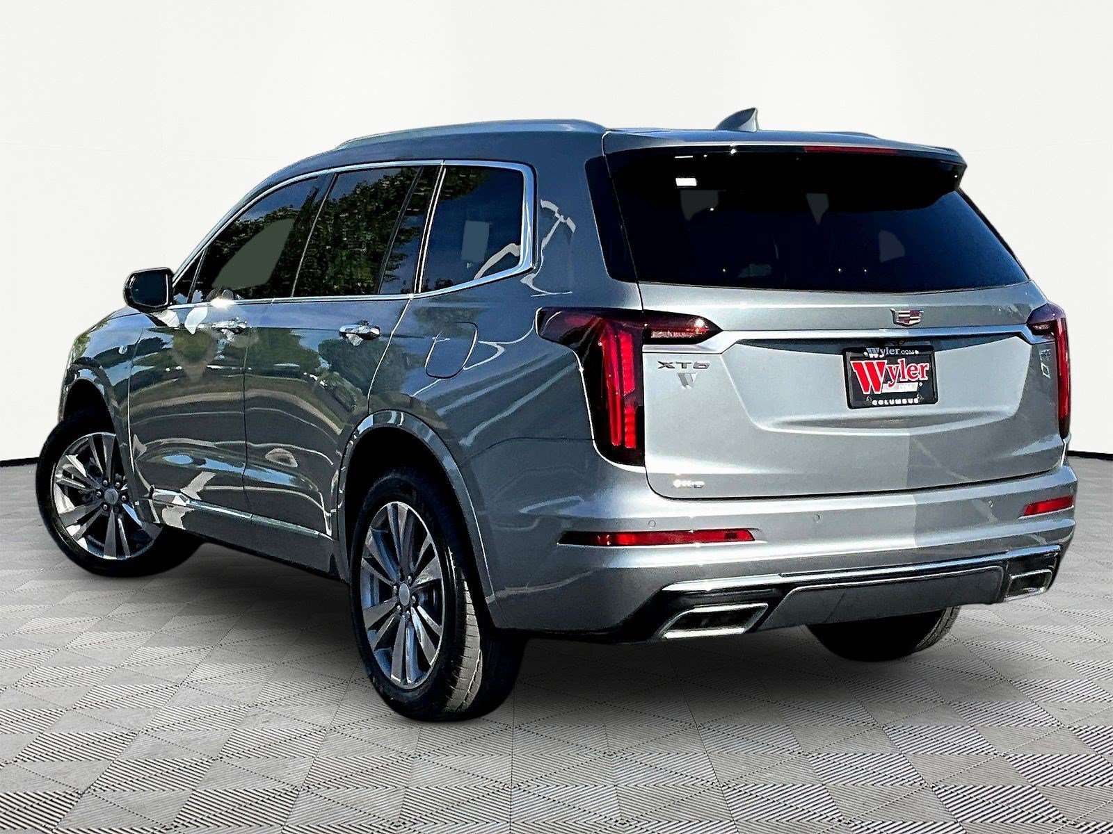 Used 2025 Cadillac XT6 Premium Luxury w/ LPO, Floor Liner Package AWD/4WD image 4