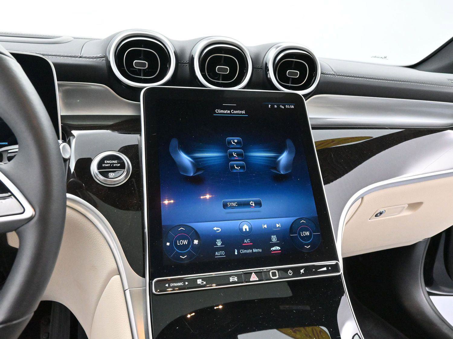 Used 2024 Mercedes-Benz GLC 300 4MATIC image 19