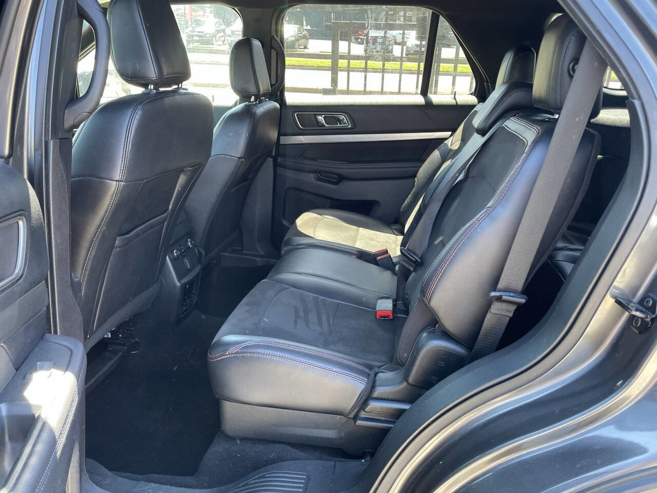 Used 2018 Ford Explorer XLT w/ Equipment Group 202A image 21