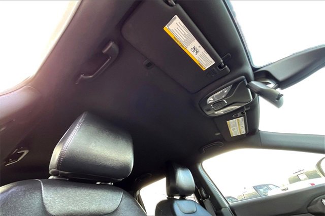 Used 2024 Jeep Compass Latitude image 23