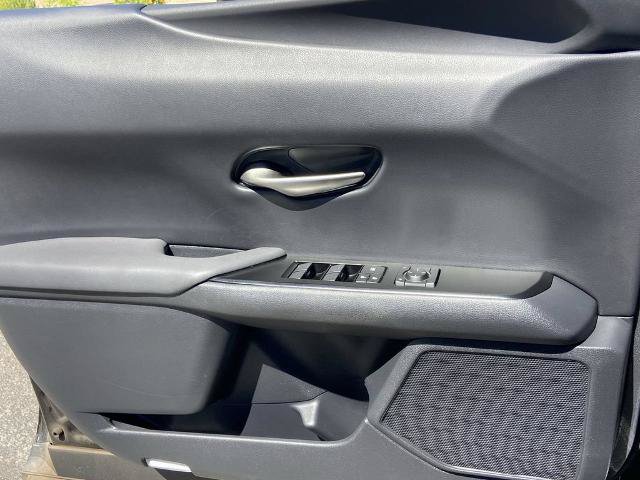 Used 2019 Lexus UX 200 w/ Premium Package FWD image 18
