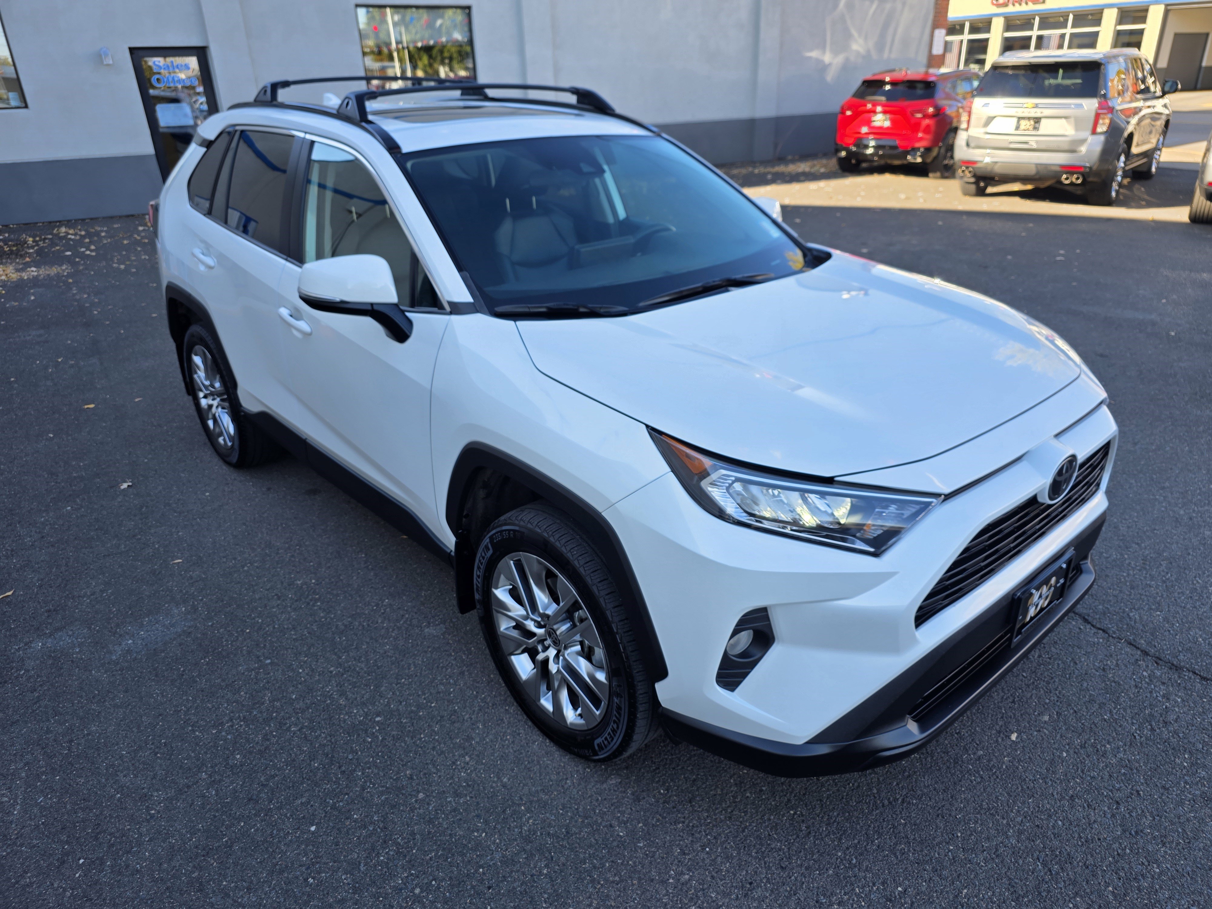 Used 2021 Toyota RAV4 XLE Premium image 28