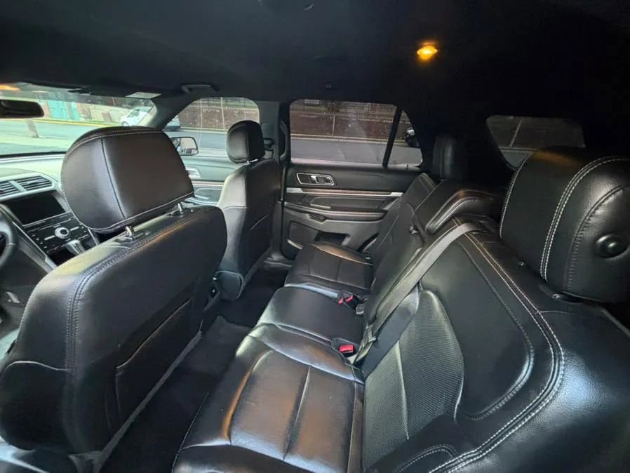 Used 2017 Ford Explorer Limited image 19
