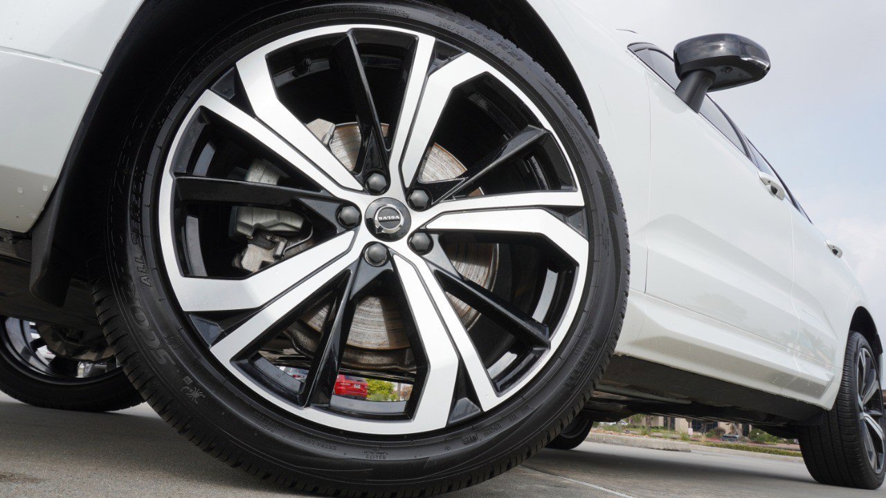 Used 2025 Volvo XC60 B5 Ultra w/ Protection Package Premier image 11