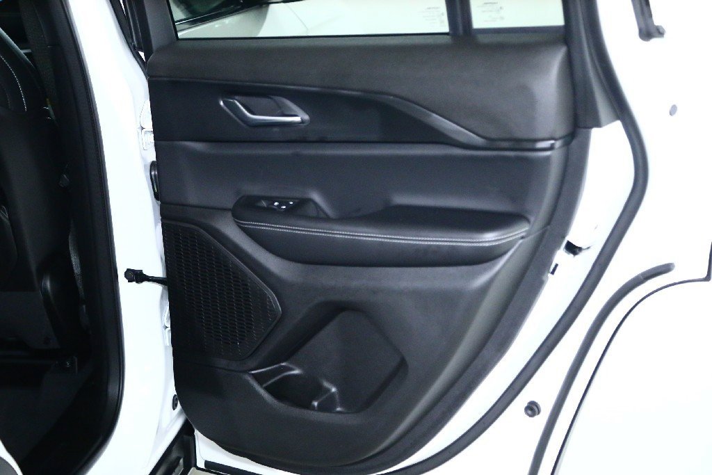 Used 2025 Jeep Grand Cherokee Altitude image 31