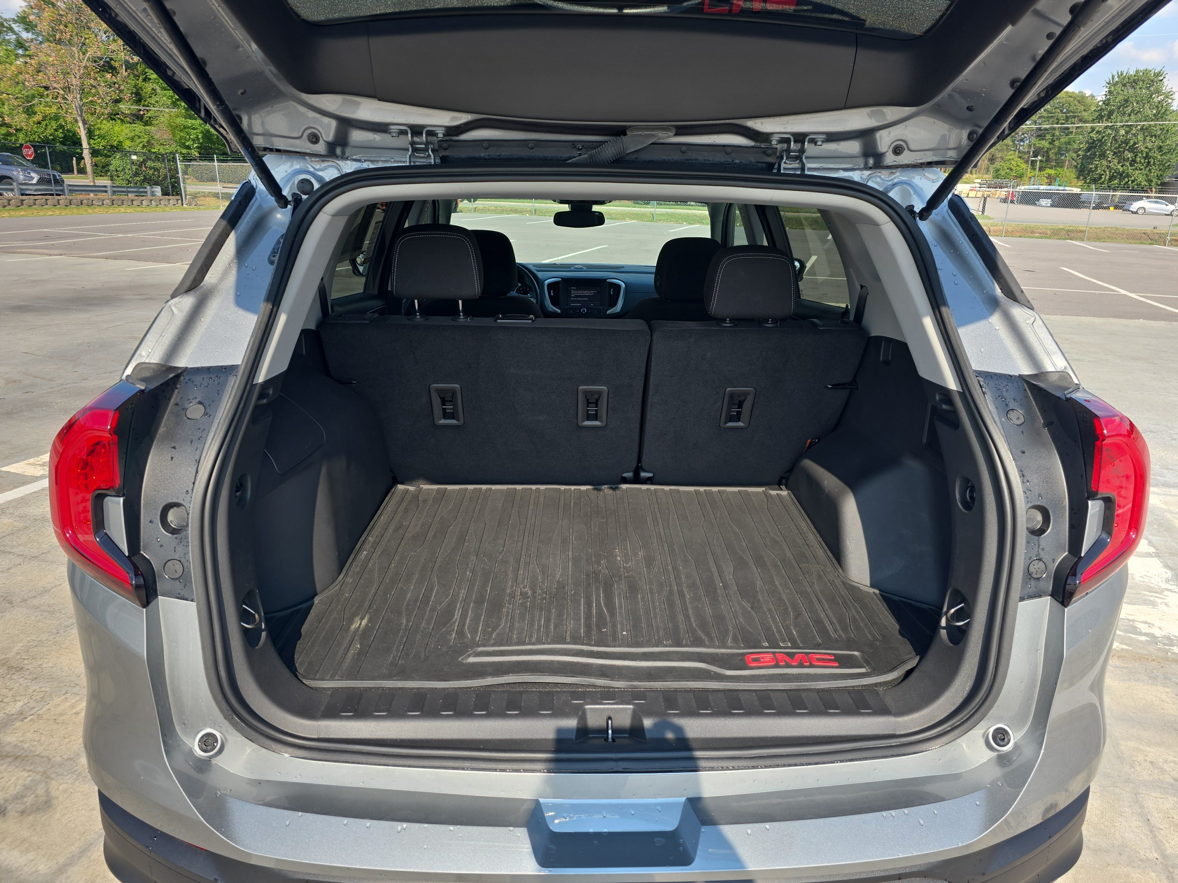 Used 2023 GMC Terrain SLE FWD image 12