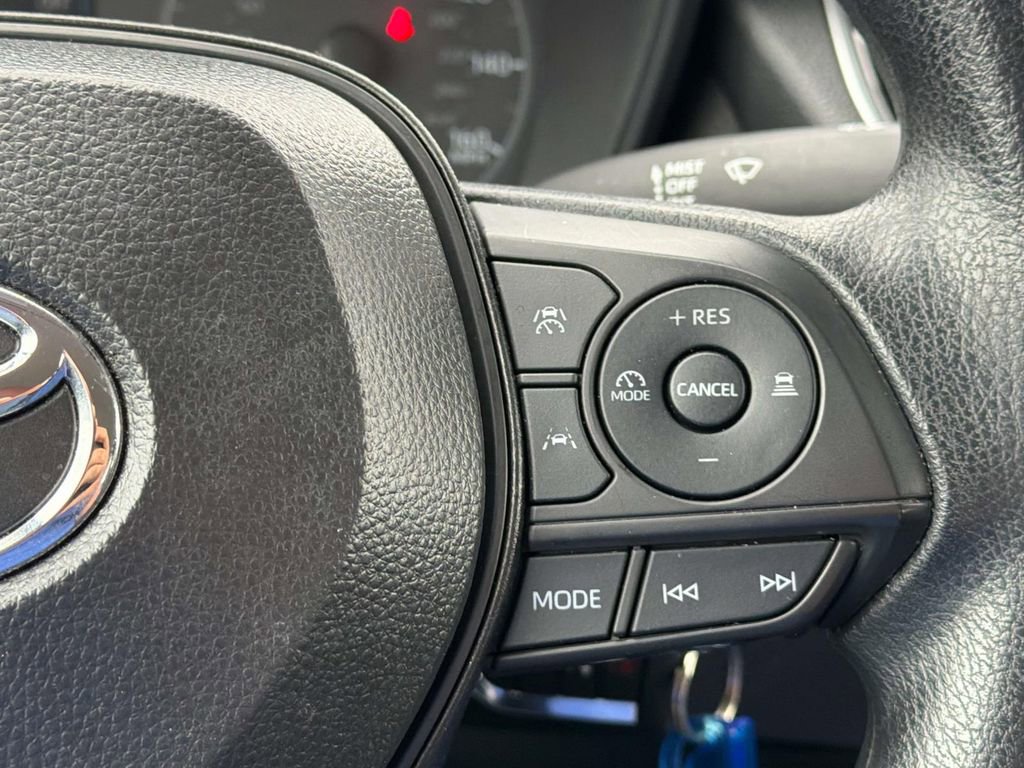Used 2025 Toyota Corolla LE image 14