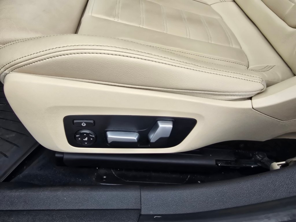 Used 2021 BMW 330e xDrive w/ Premium Package AWD/4WD image 17
