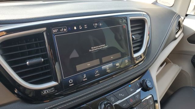 Certified 2023 Chrysler Pacifica Touring-L FWD image 14