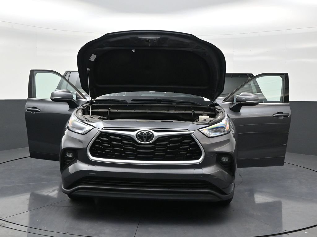 Used 2022 Toyota Highlander XLE FWD image 33