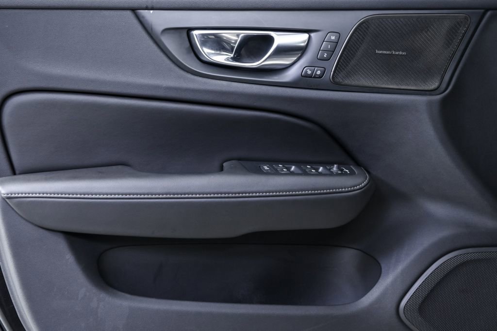 Certified 2024 Volvo V60 B5 Cross Country Ultimate image 8