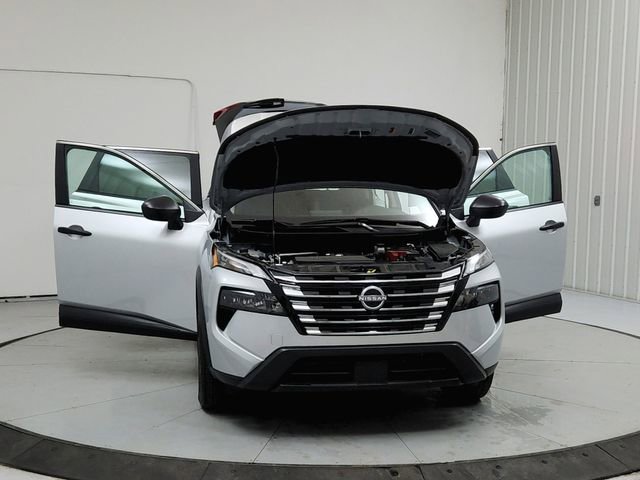 Used 2025 Nissan Rogue S image 10