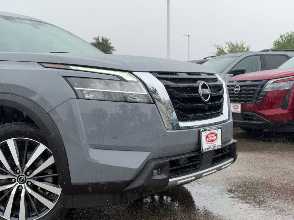 Used 2022 Nissan Pathfinder Platinum w/ Cargo Package image 3