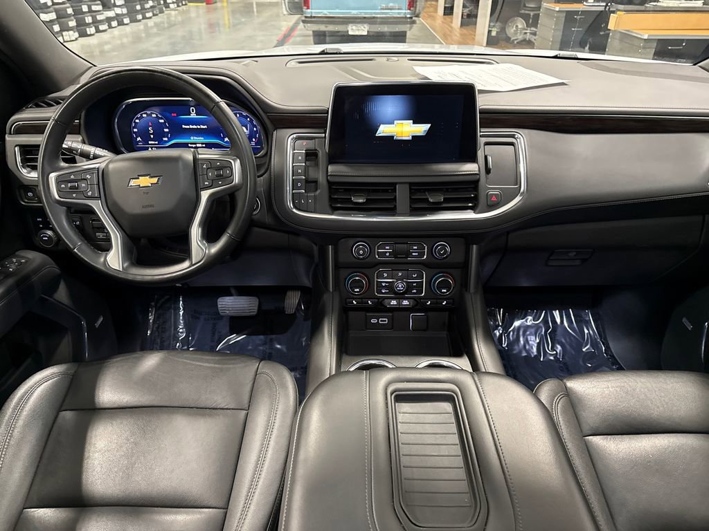 Used 2023 Chevrolet Suburban LT w/ Luxury Package image 11