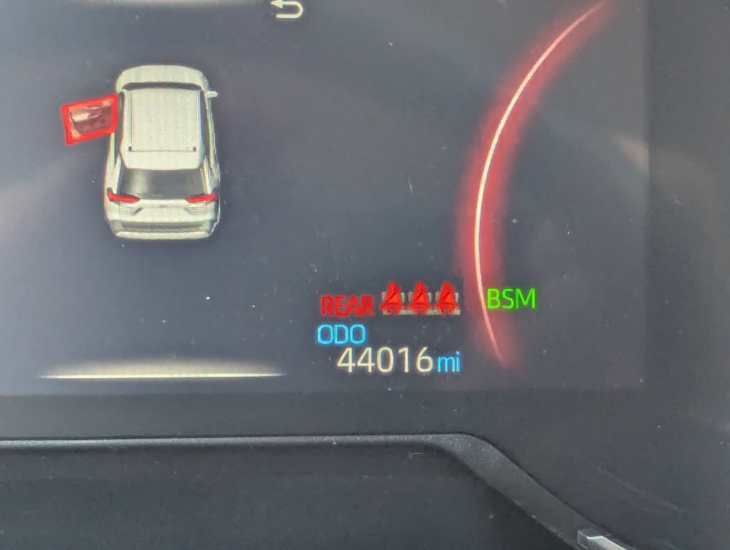 Used 2025 Toyota RAV4 XLE FWD image 36