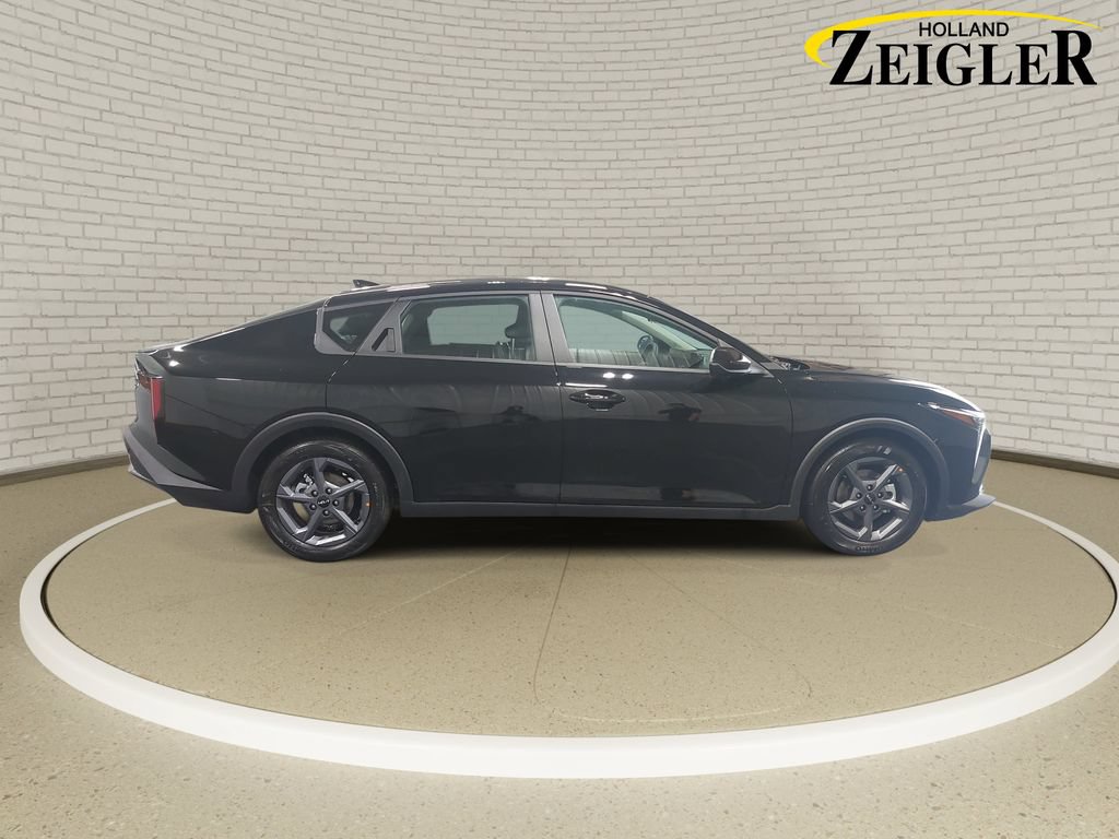New 2026 Kia K4 FWD image 4