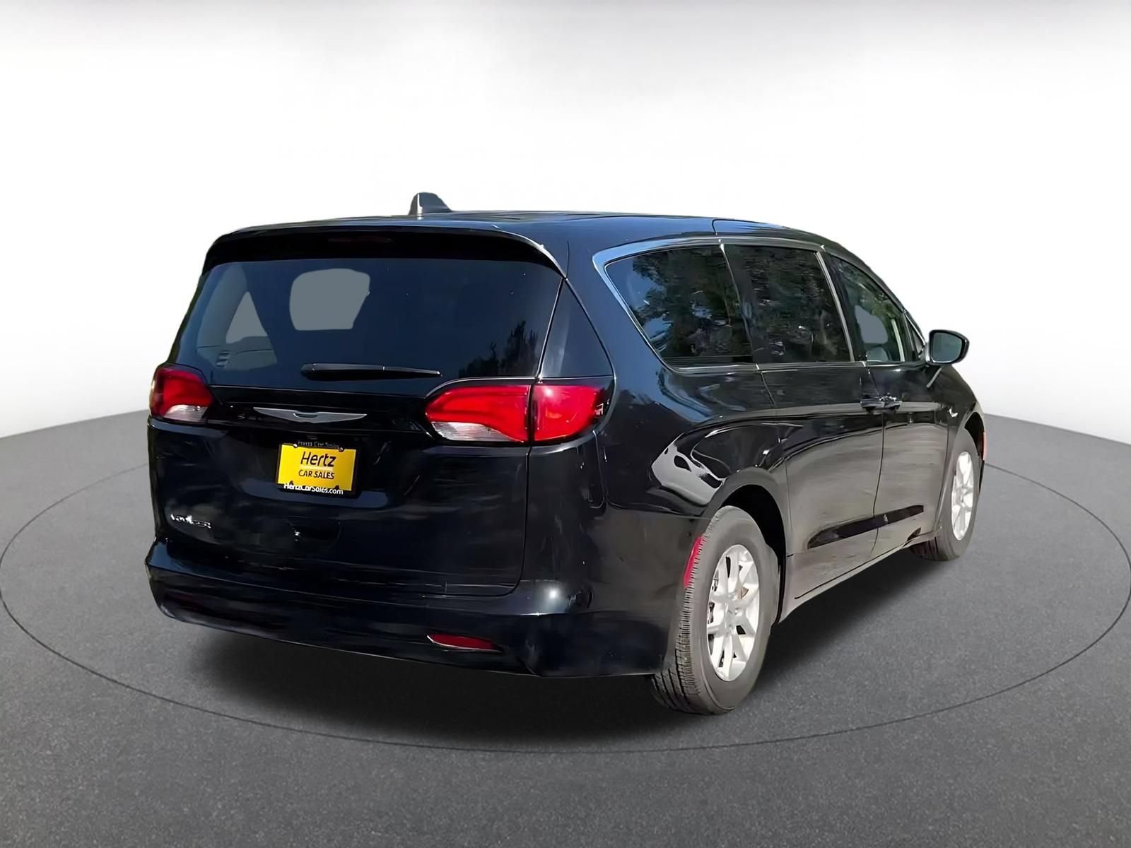 Used 2024 Chrysler Voyager LX FWD image 13