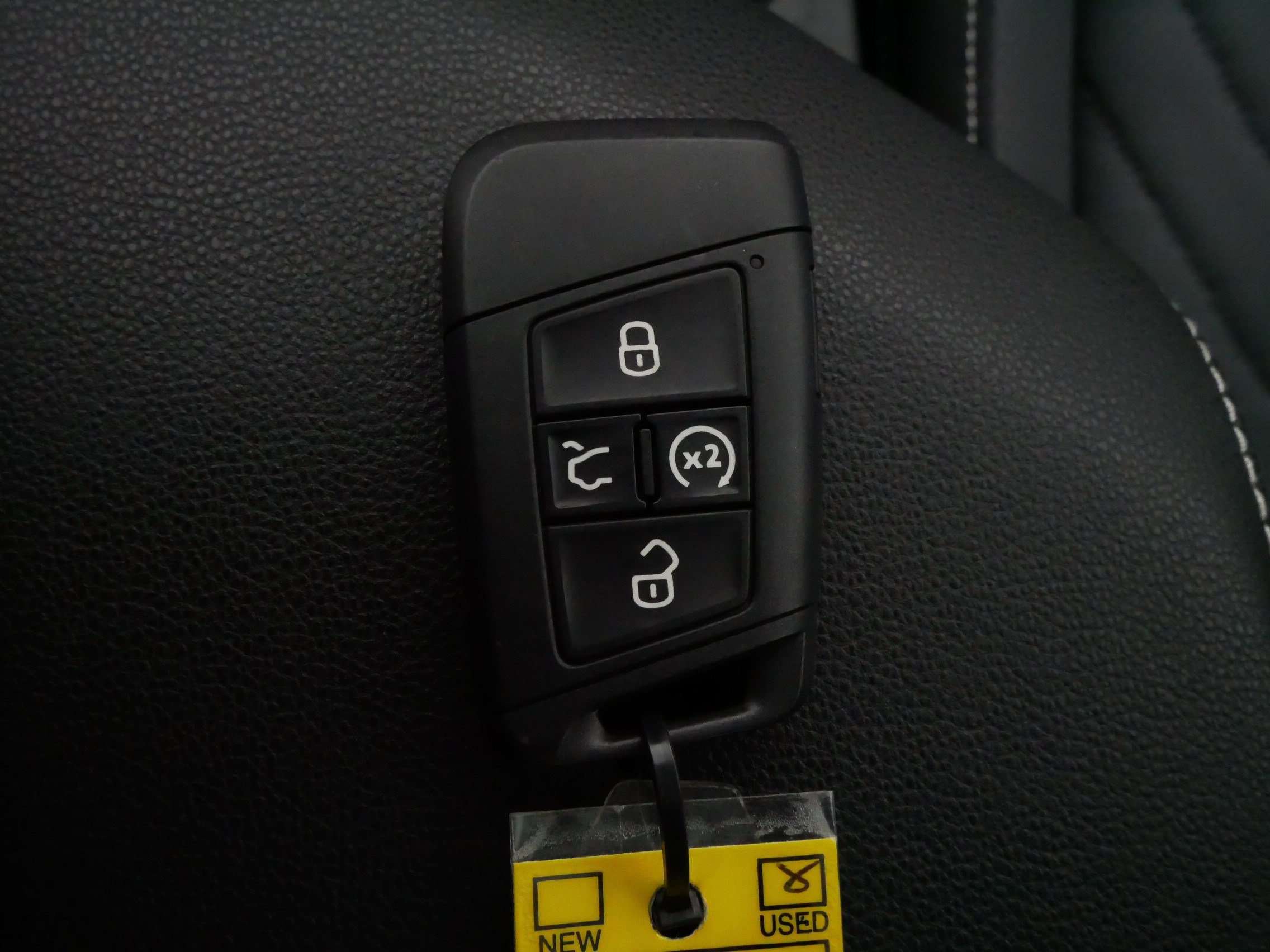 Certified 2025 Volkswagen Jetta SEL image 33