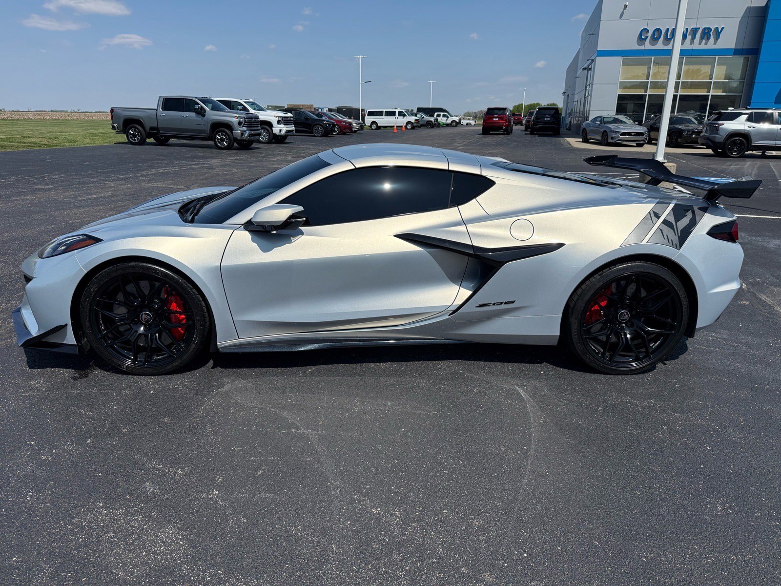 Used 2024 Chevrolet Corvette Z06 w/ Z07 Performance Package RWD image 25