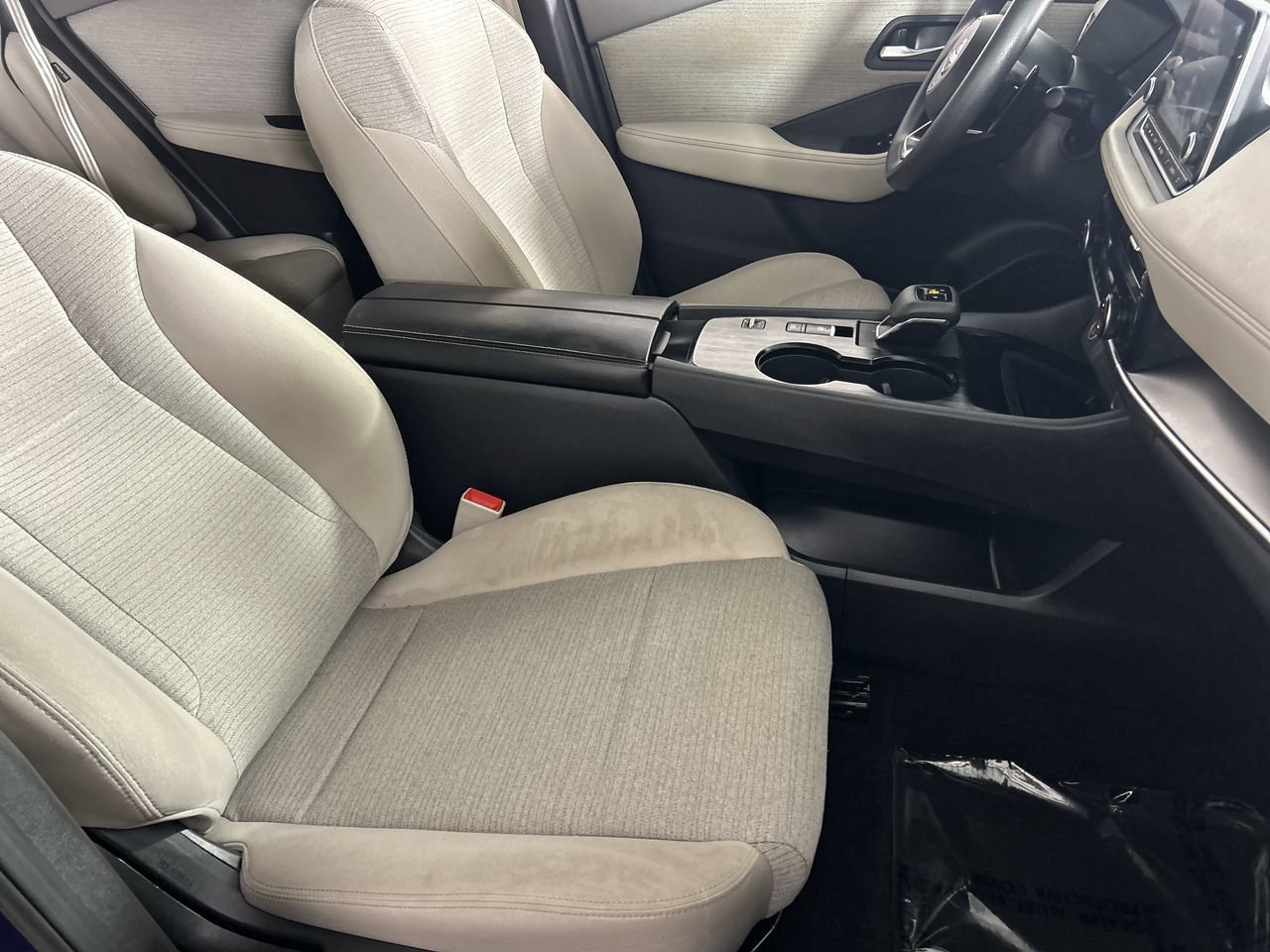 Used 2023 Nissan Rogue SV FWD image 25