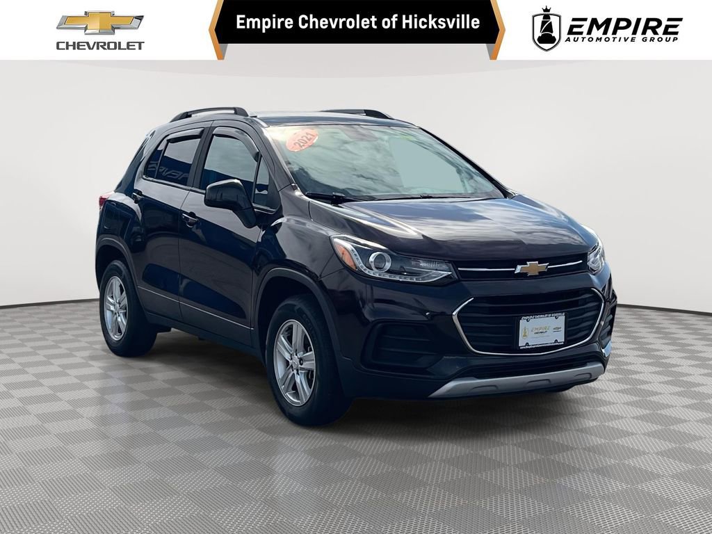 Used 2021 Chevrolet Trax LT w/ LT Convenience Package AWD/4WD image 1