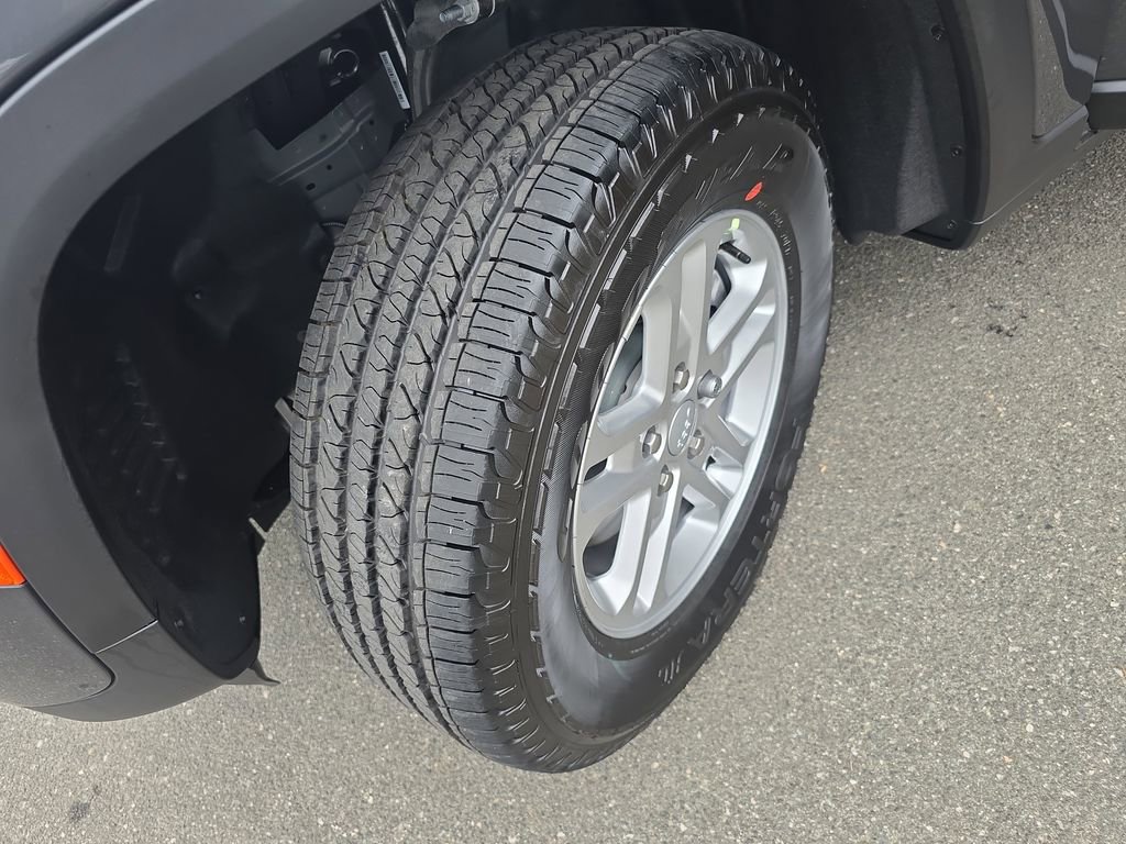 New 2025 Jeep Grand Cherokee Laredo image 31